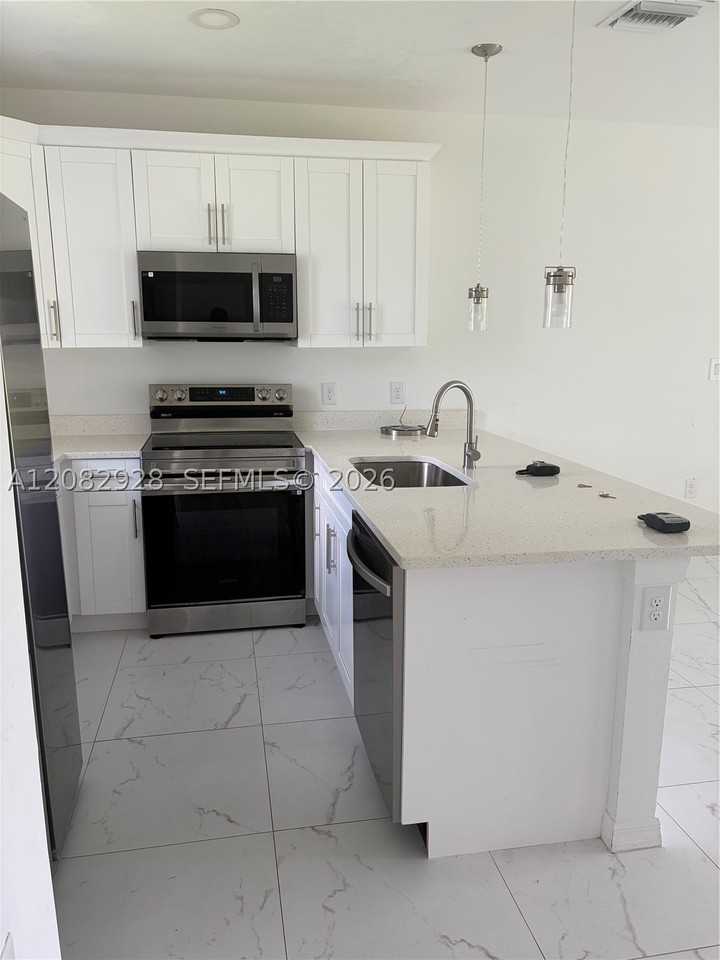 3507 15th St W - Photo 2 of 9