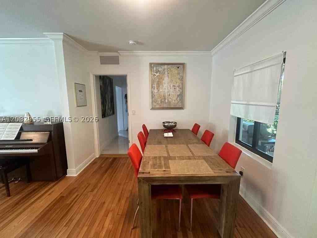 1105 Cortez St - Photo 5 of 7