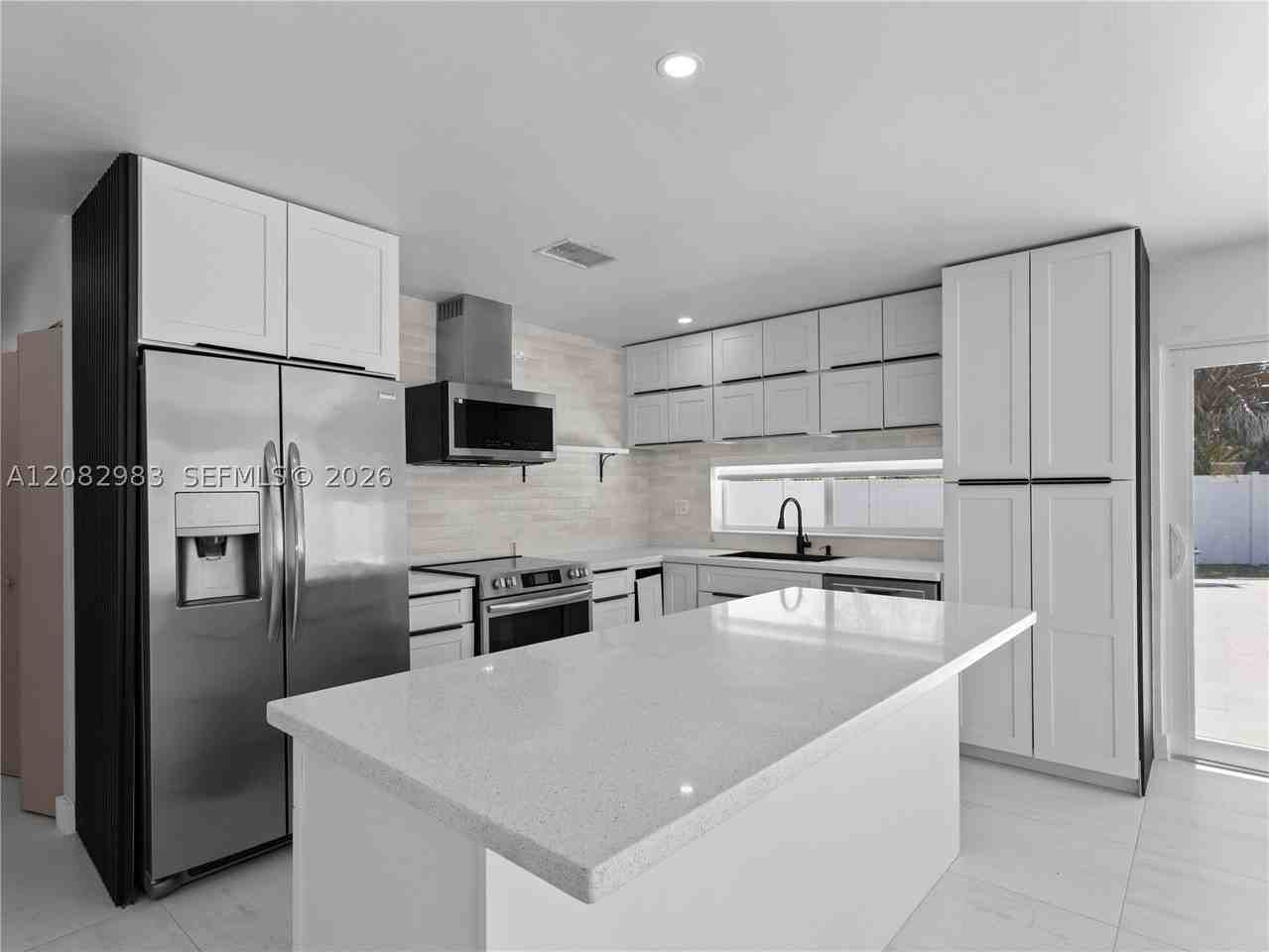 421 S 56th Ter - Photo 3 of 20