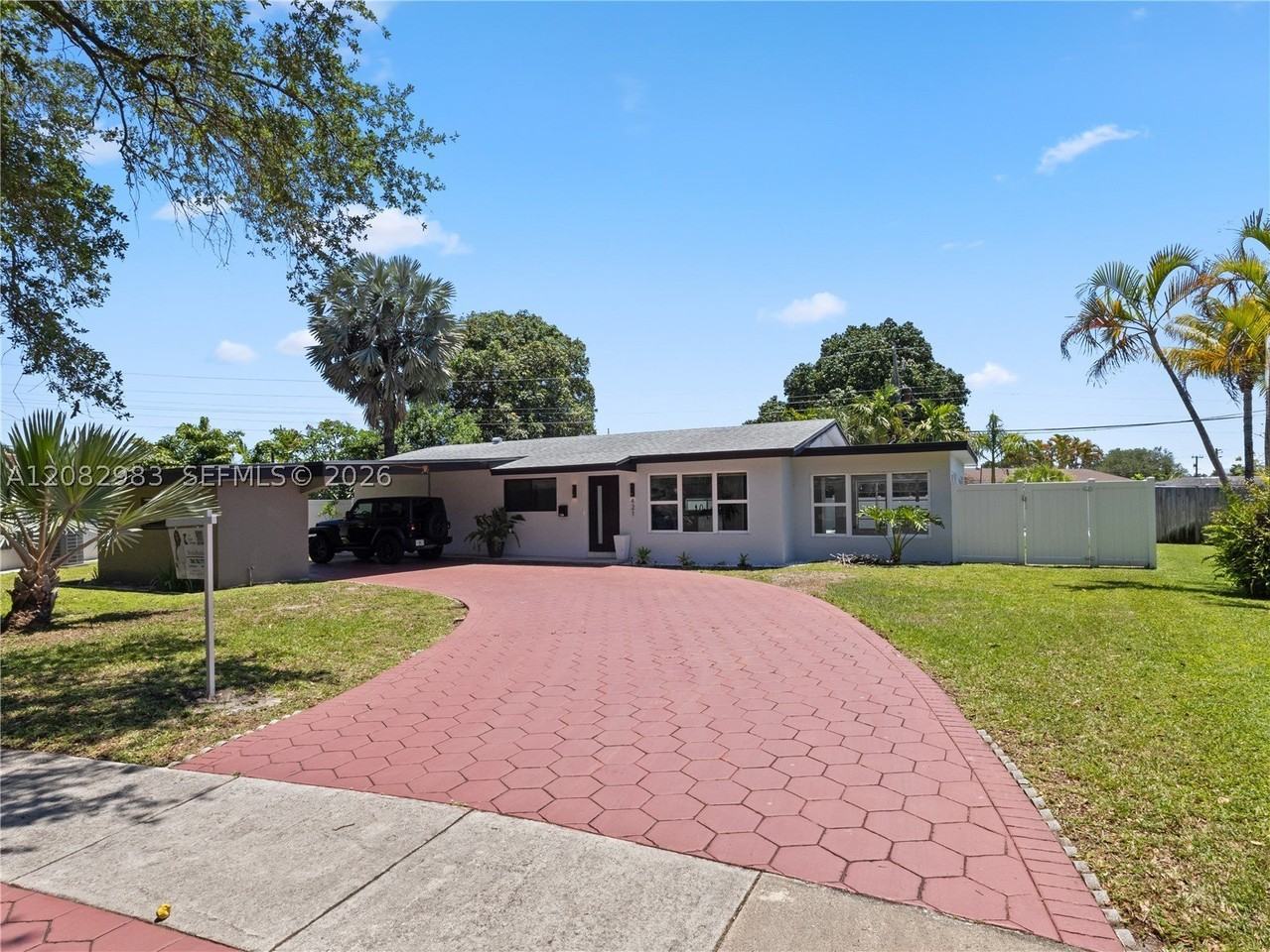 421 S 56th Ter - Photo 4 of 20