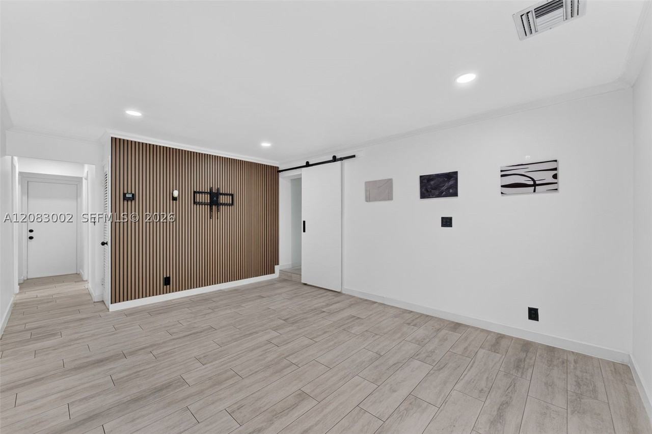 1664 Sw 28th Ave - Photo 3 of 24