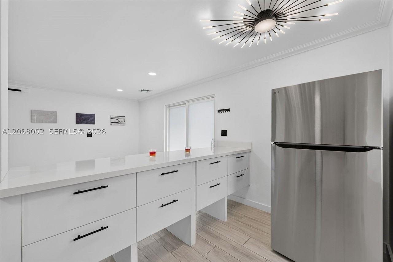 1664 Sw 28th Ave - Photo 6 of 24