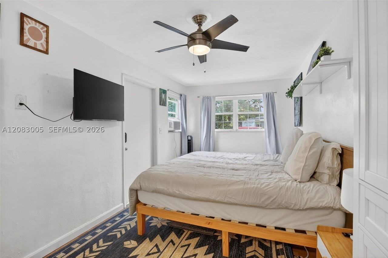 6238 Hayes St #1 - Photo 3 of 14