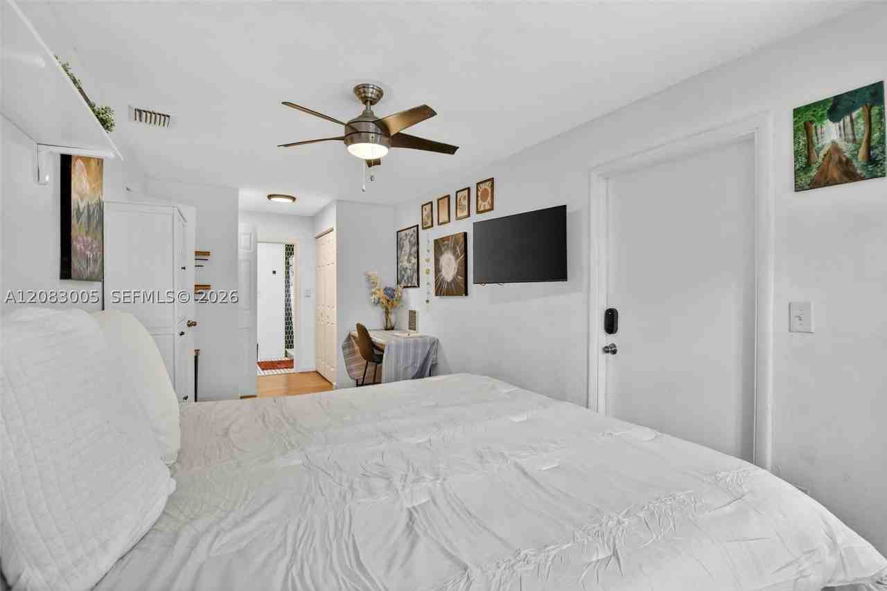 6238 Hayes St #1 - Photo 6 of 14