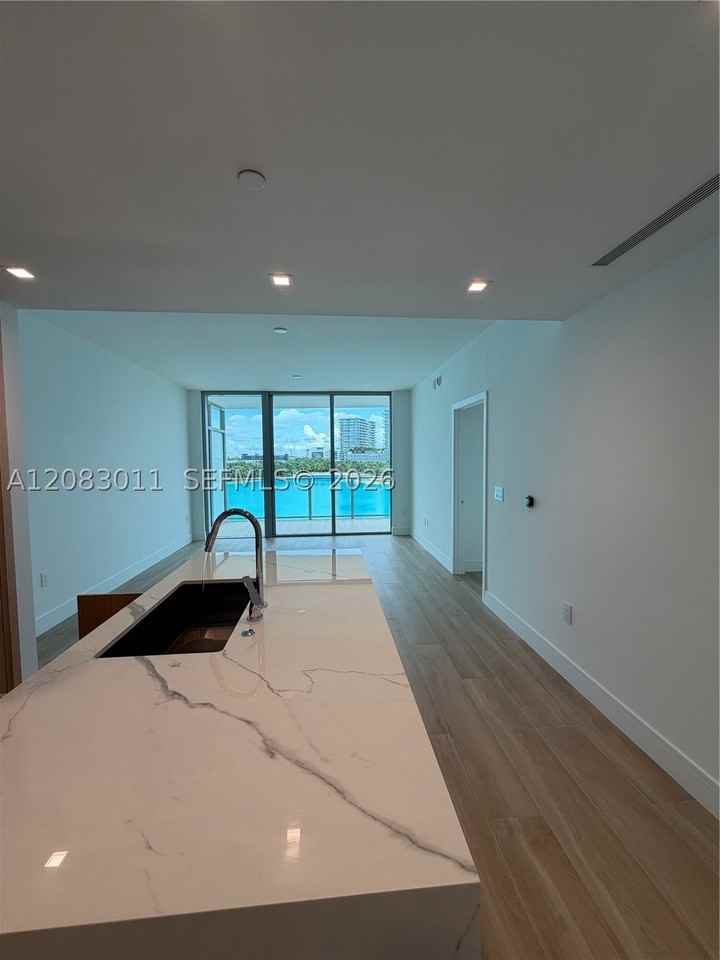 2411 Laguna Cir #307