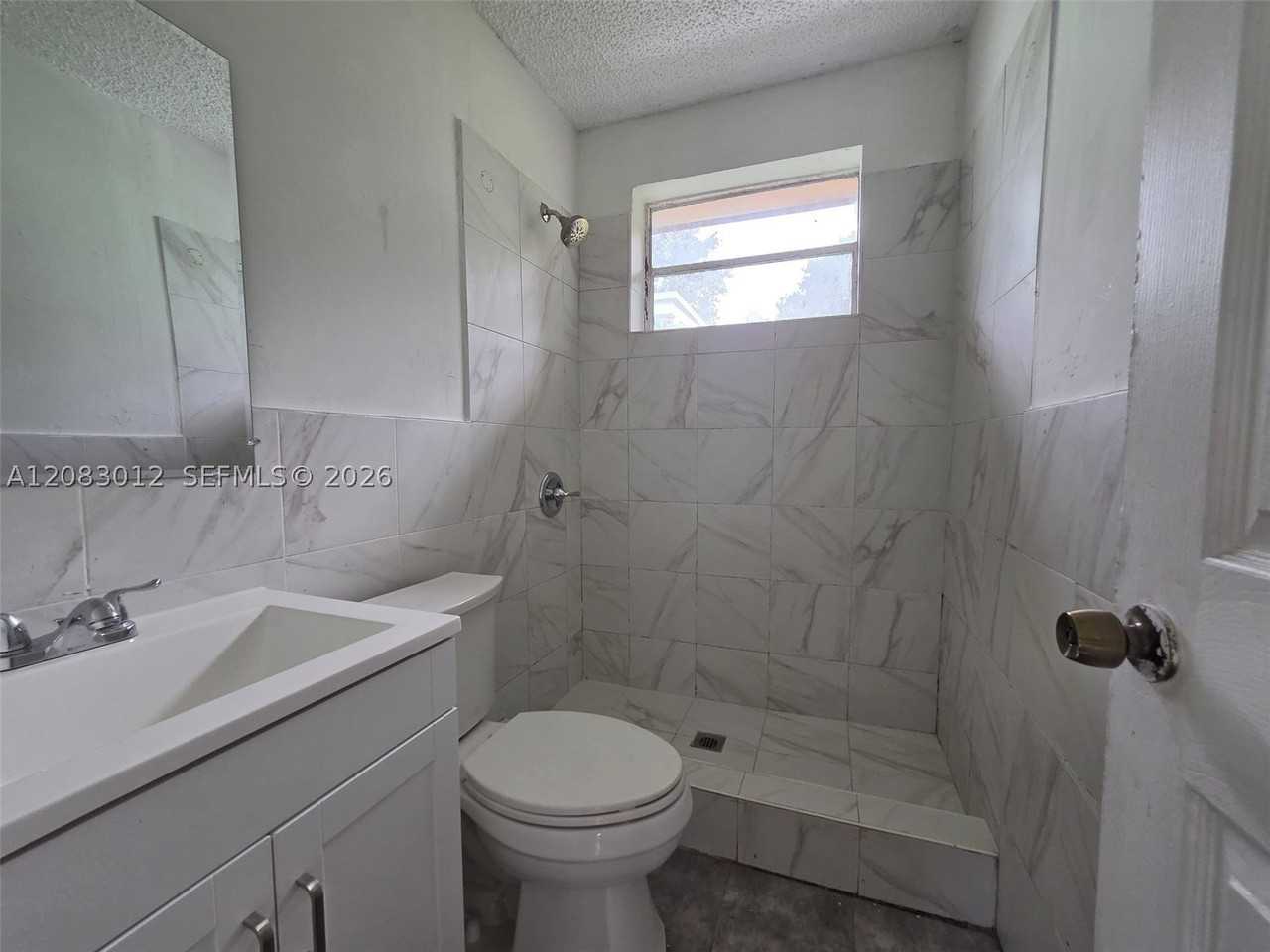 4730 Nw 23rd Ave #B - Photo 4 of 5