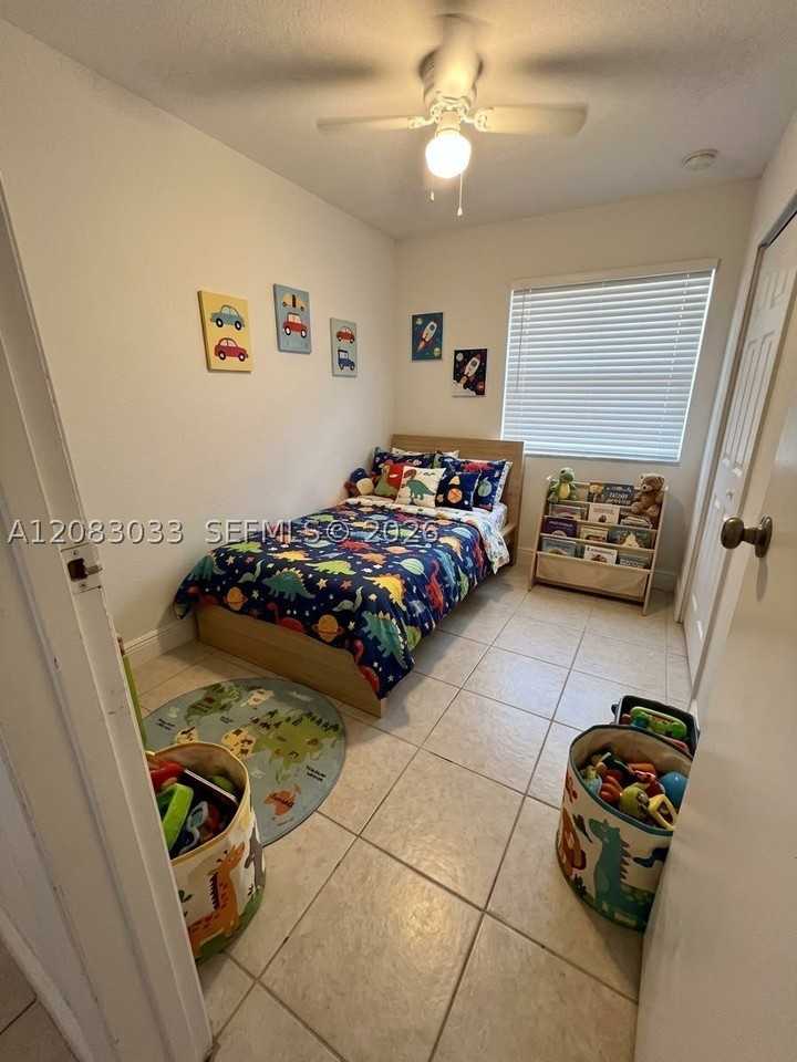 1605 Nw 127th St #0 - Photo 4 of 16