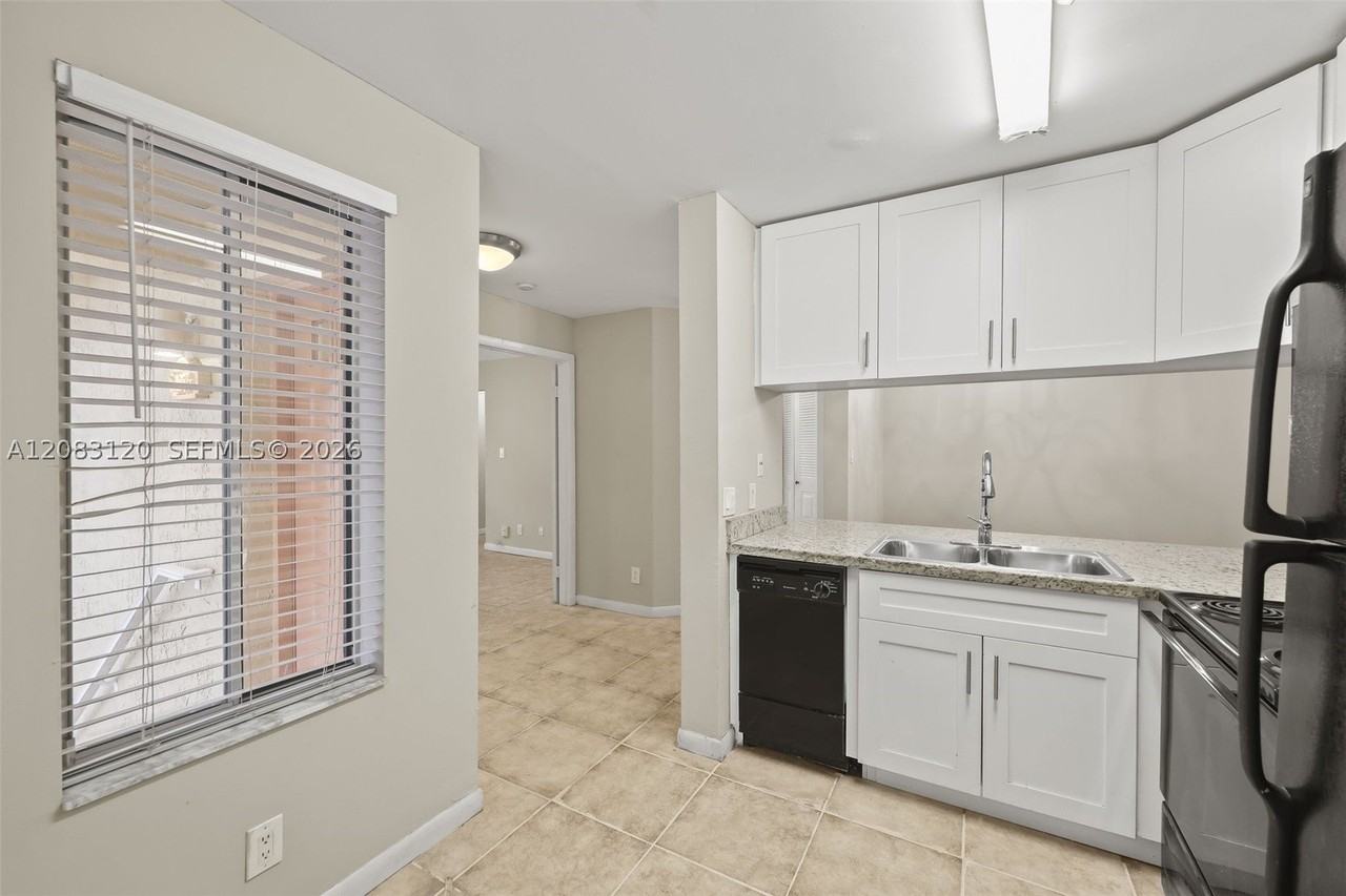 1076 Coral Club Dr #1076 - Photo 3 of 31