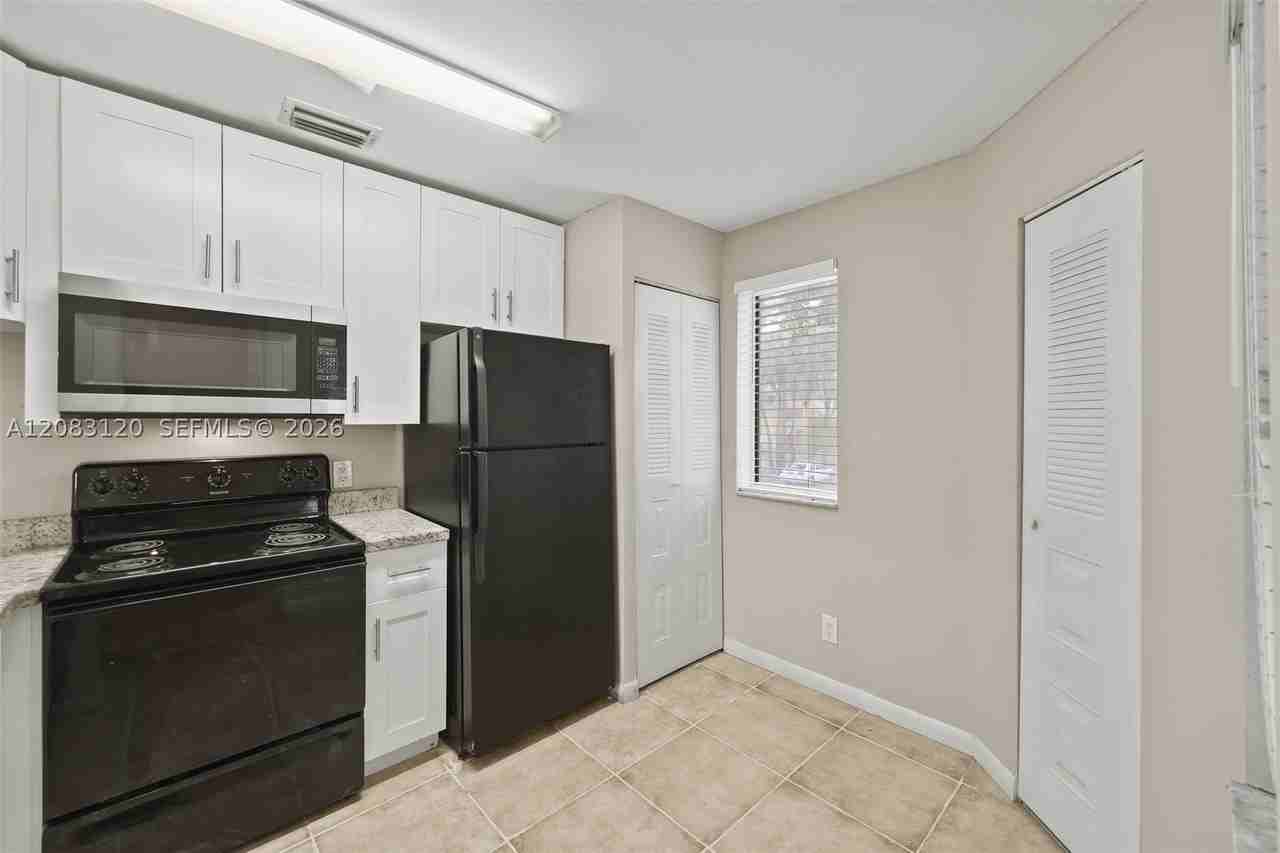 1076 Coral Club Dr #1076 - Photo 4 of 31