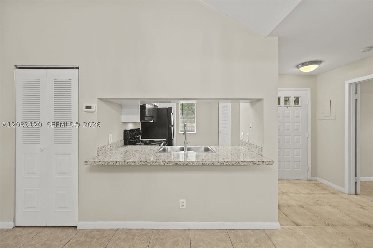 1076 Coral Club Dr #1076 - Photo 5 of 31