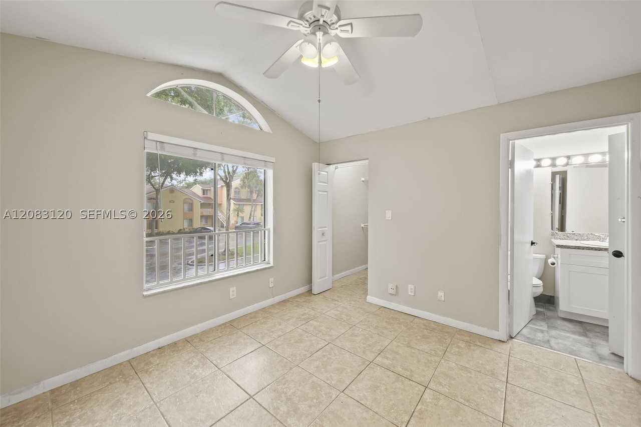 1076 Coral Club Dr #1076 - Photo 6 of 31