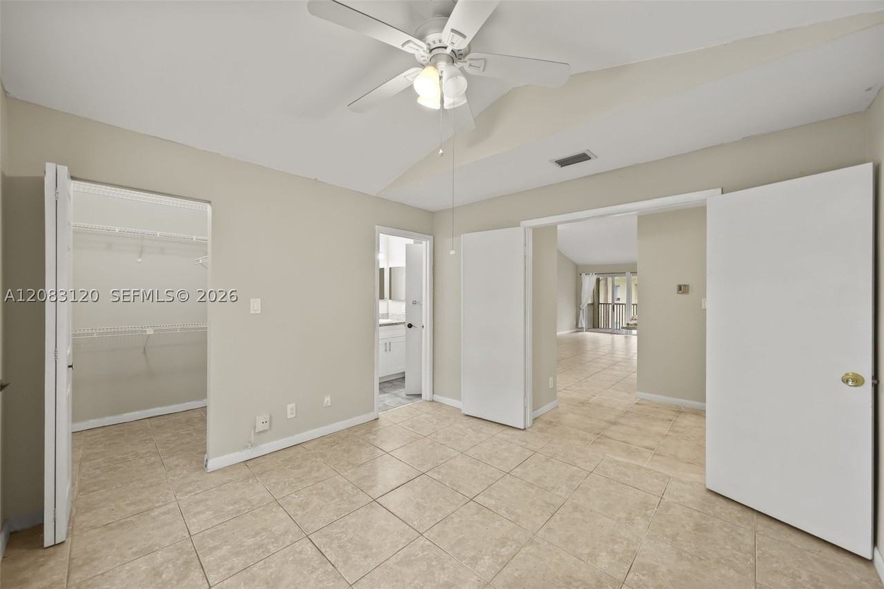 1076 Coral Club Dr #1076 - Photo 7 of 31