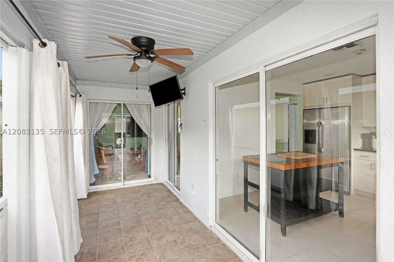527 Se 21st Dr #527 - Photo 4 of 17