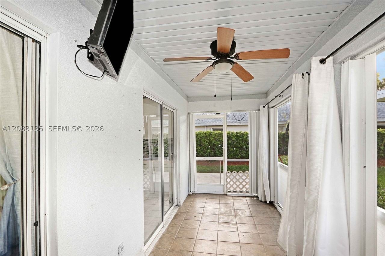 527 Se 21st Dr #527 - Photo 5 of 17