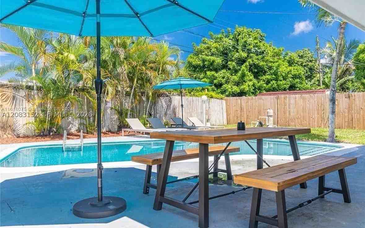 6445 Sw 22nd St - Photo 3 of 28