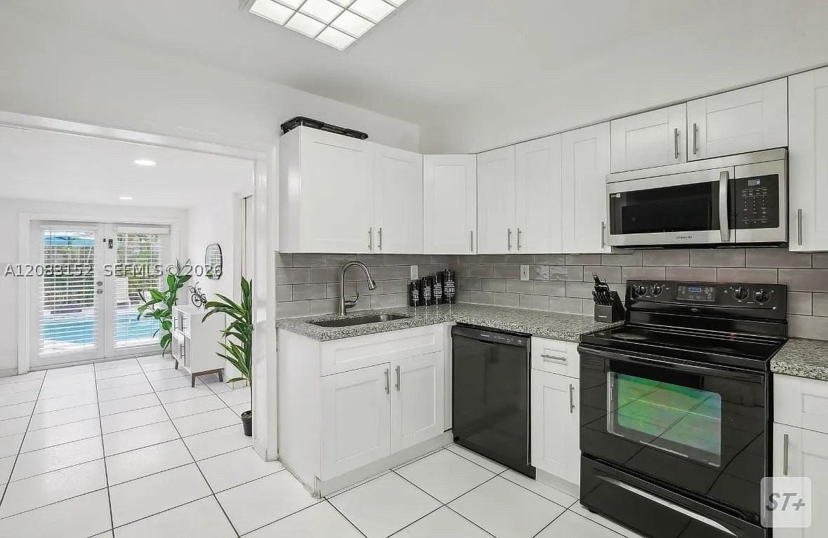 6445 Sw 22nd St - Photo 5 of 28