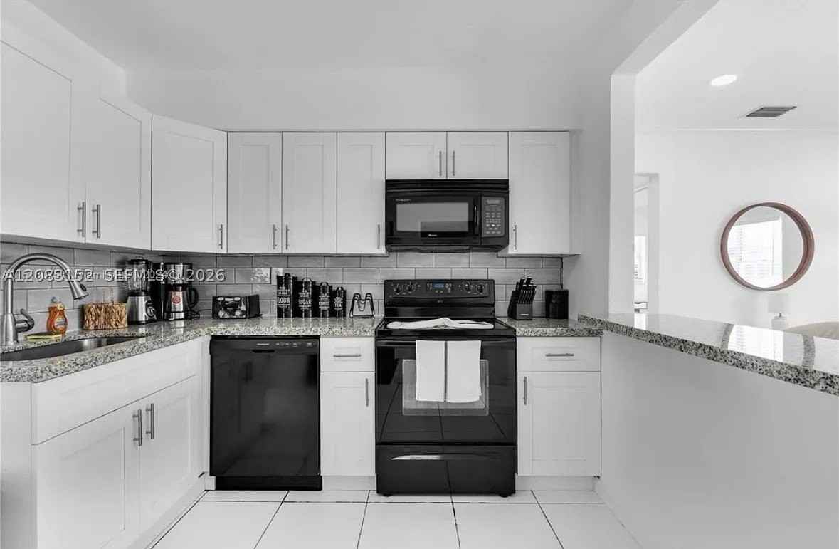6445 Sw 22nd St - Photo 6 of 28