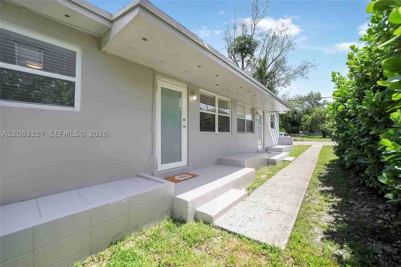 6210 Sw 59th Pl #0 - Photo 4 of 18