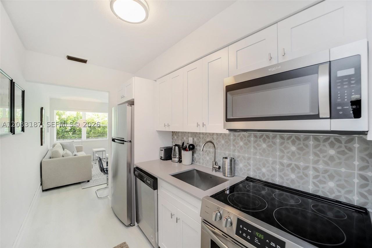 6210 Sw 59th Pl #0 - Photo 5 of 18