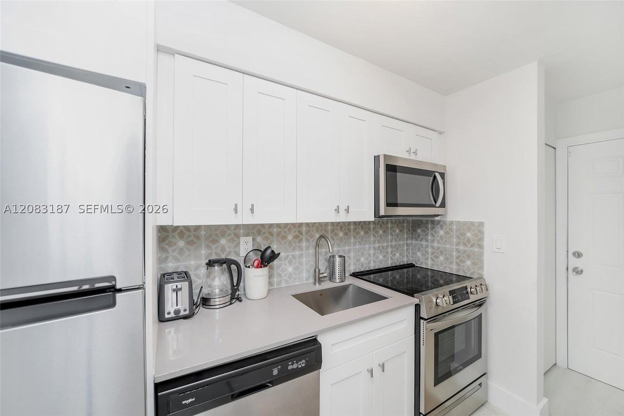 6210 Sw 59th Pl #0 - Photo 6 of 18