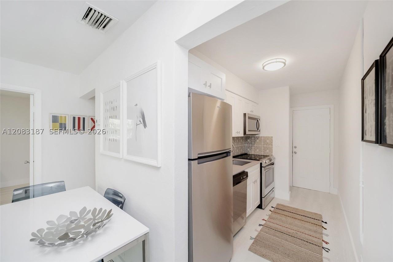 6210 Sw 59th Pl #0 - Photo 7 of 18