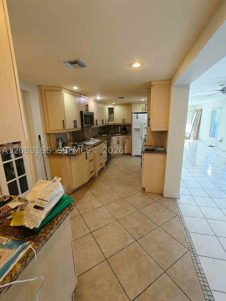 617 Nw 58th Ave - Photo 4 of 14