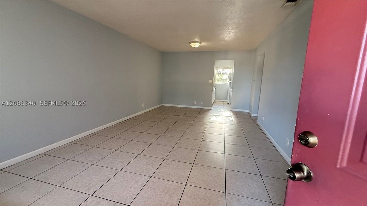 5318 Nw 18th Pl #5318 - Photo 3 of 15