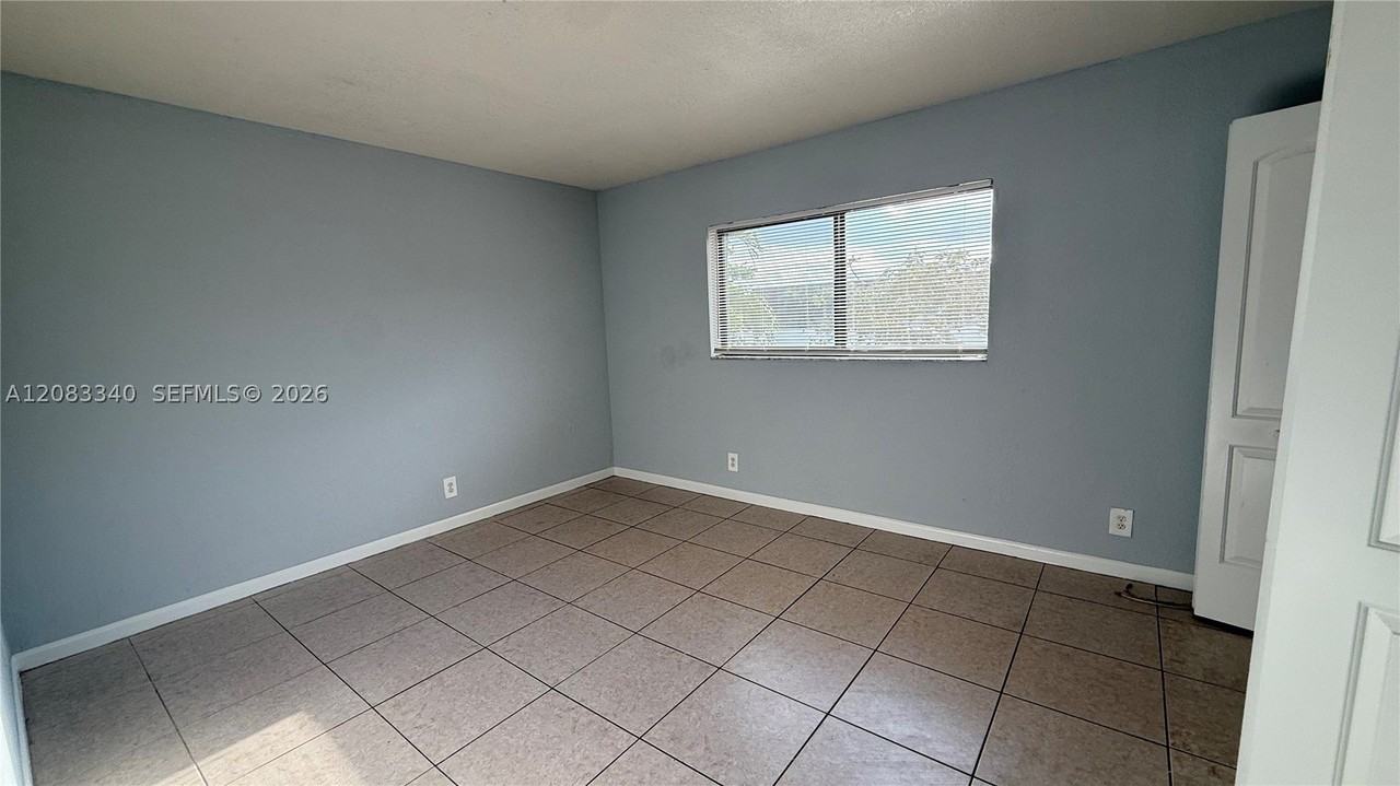 5318 Nw 18th Pl #5318 - Photo 6 of 15