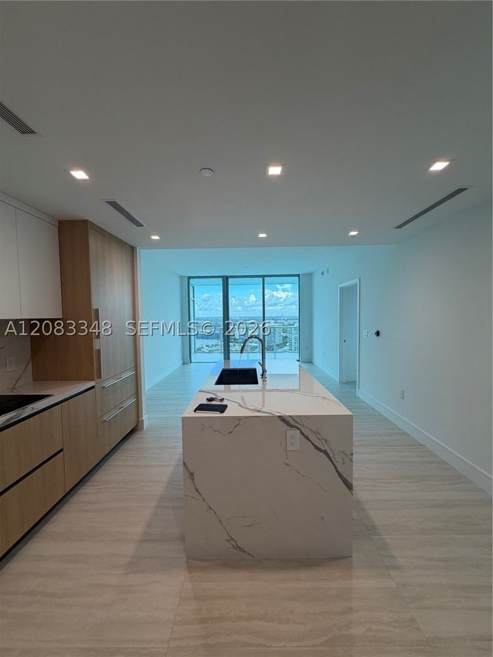 2411 Laguna Cir #2307