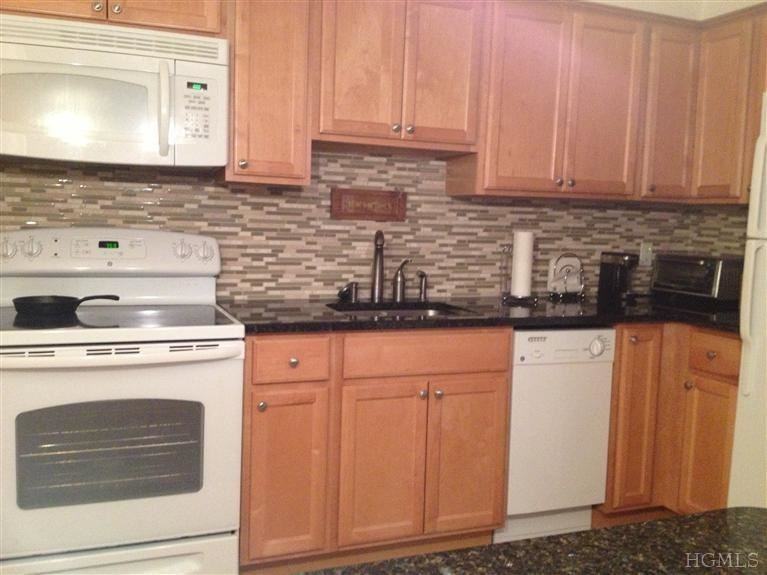 14 Essex Pl #A - Photo 3 of 13