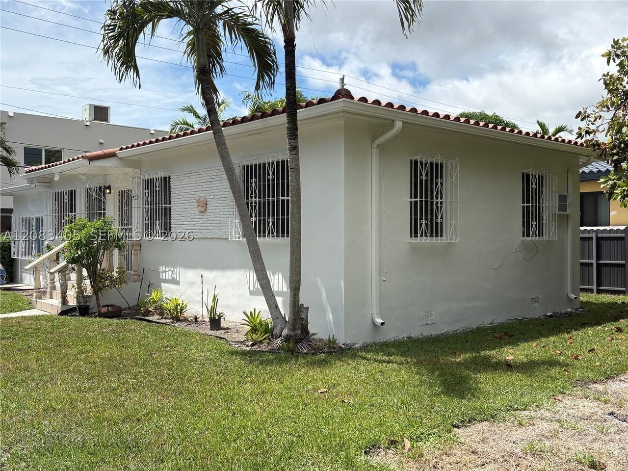 700 Sw 51st Ave - Photo 2 of 12