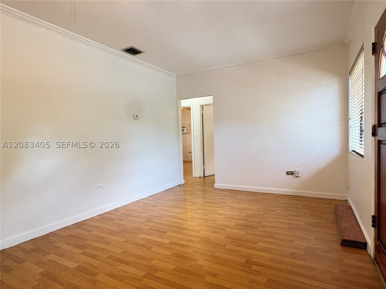 700 Sw 51st Ave - Photo 3 of 12