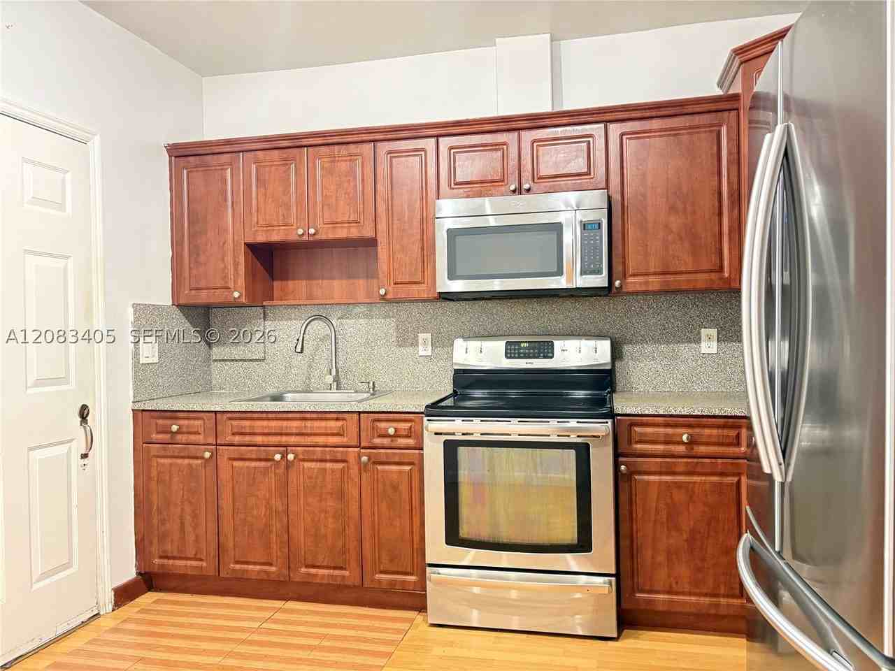 700 Sw 51st Ave - Photo 5 of 12