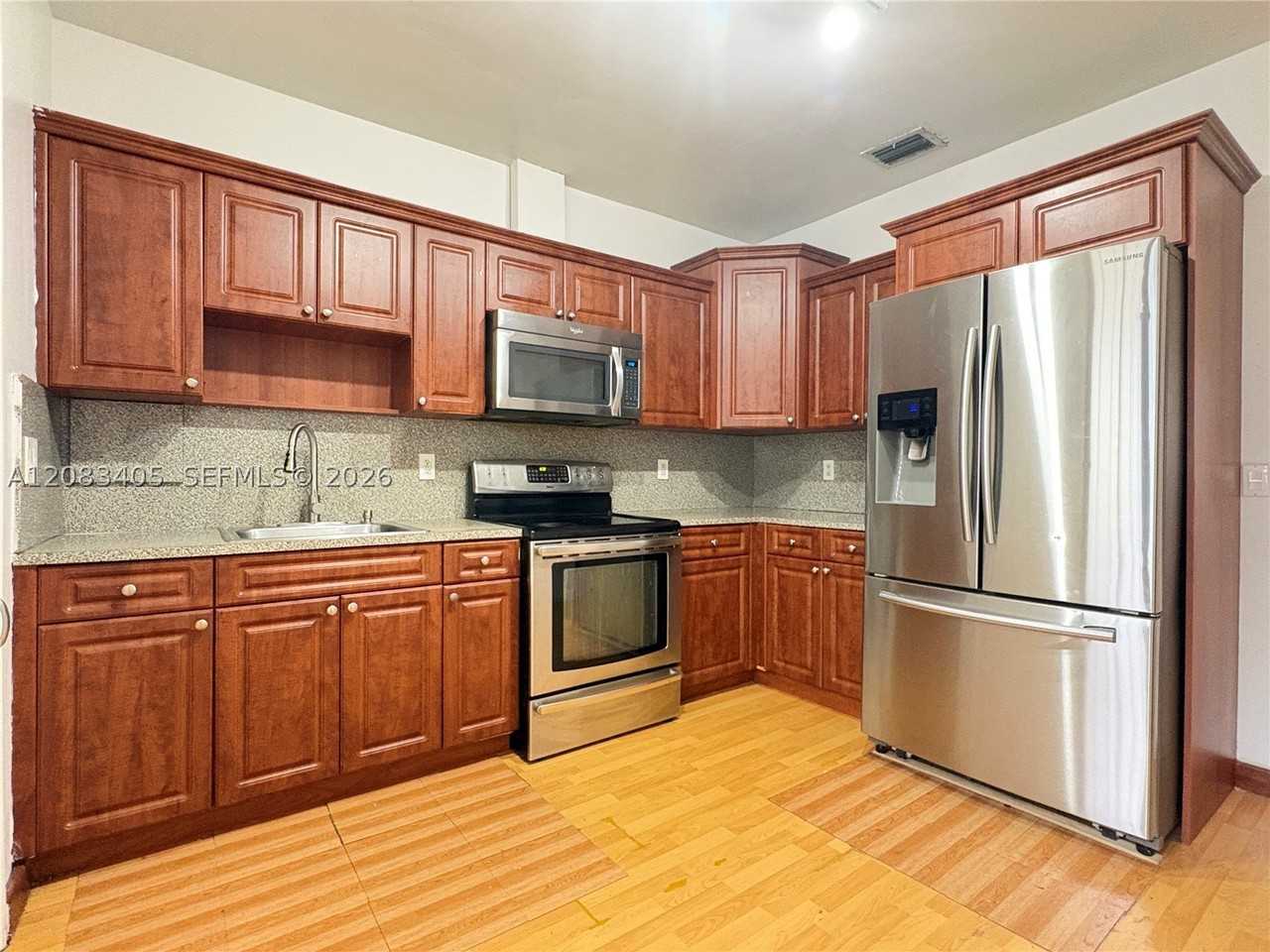 700 Sw 51st Ave - Photo 6 of 12
