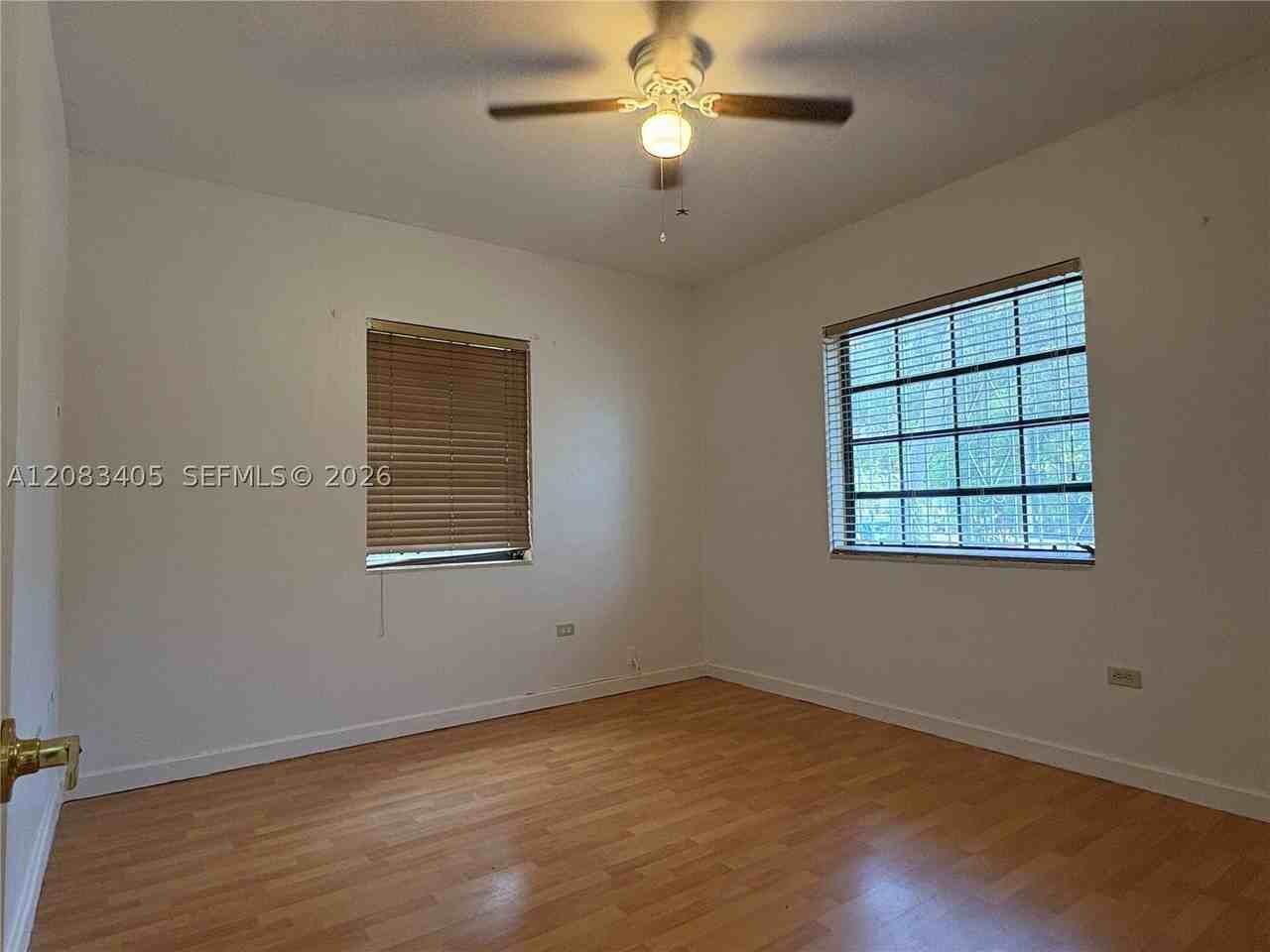 700 Sw 51st Ave - Photo 7 of 12