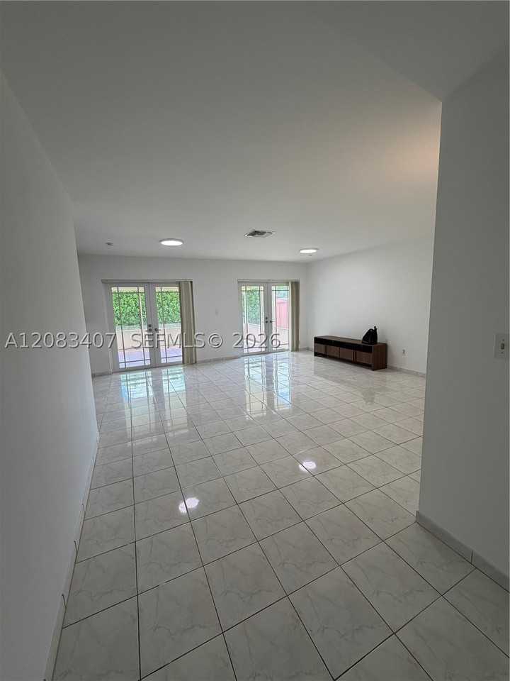1731 Sw 103rd Ave - Photo 2 of 12