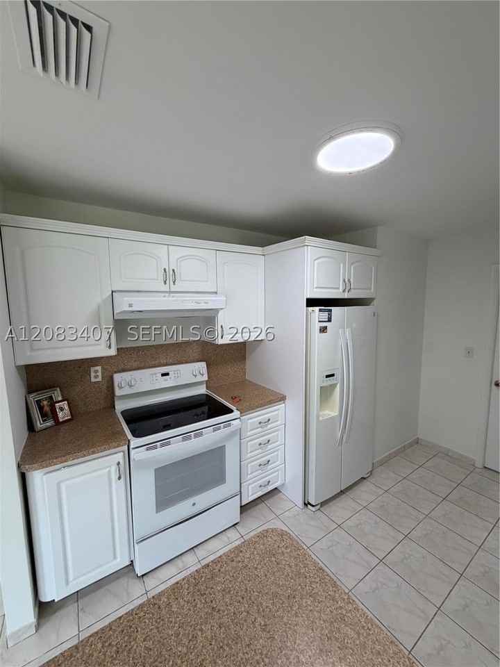 1731 Sw 103rd Ave - Photo 5 of 12