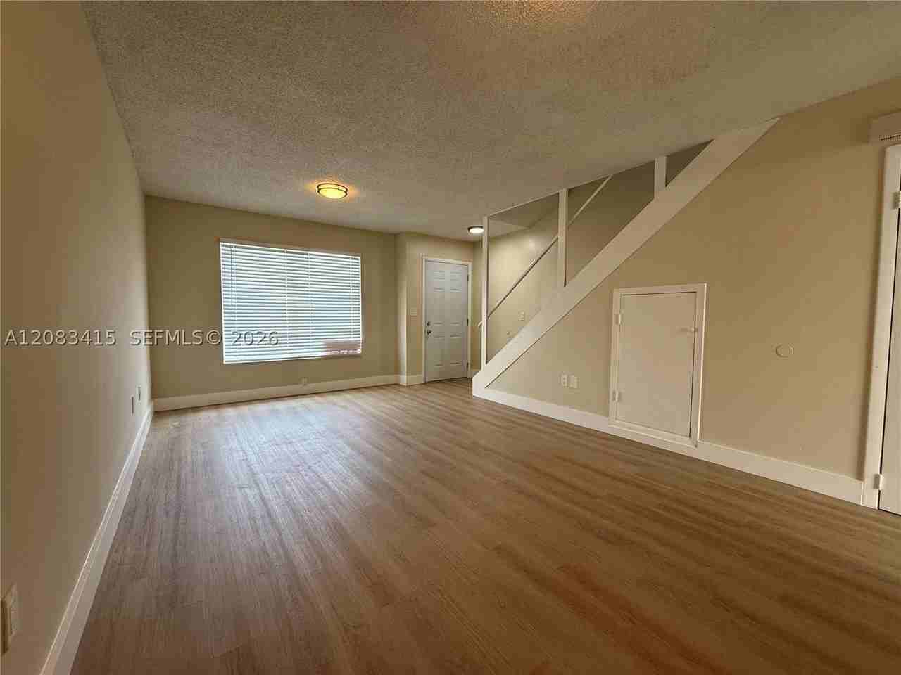 470 Ne 18th Ave #102 - Photo 3 of 12