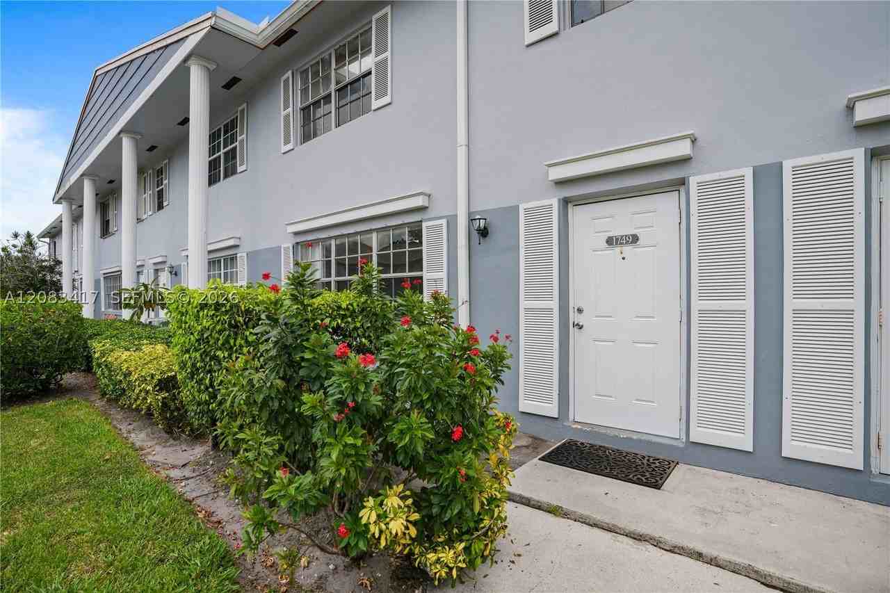 1749 Sw 81st Ln #5-30 - Photo 6 of 44