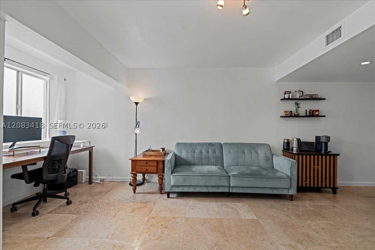 1914 Sw 17th Ave #24 - Photo 4 of 22