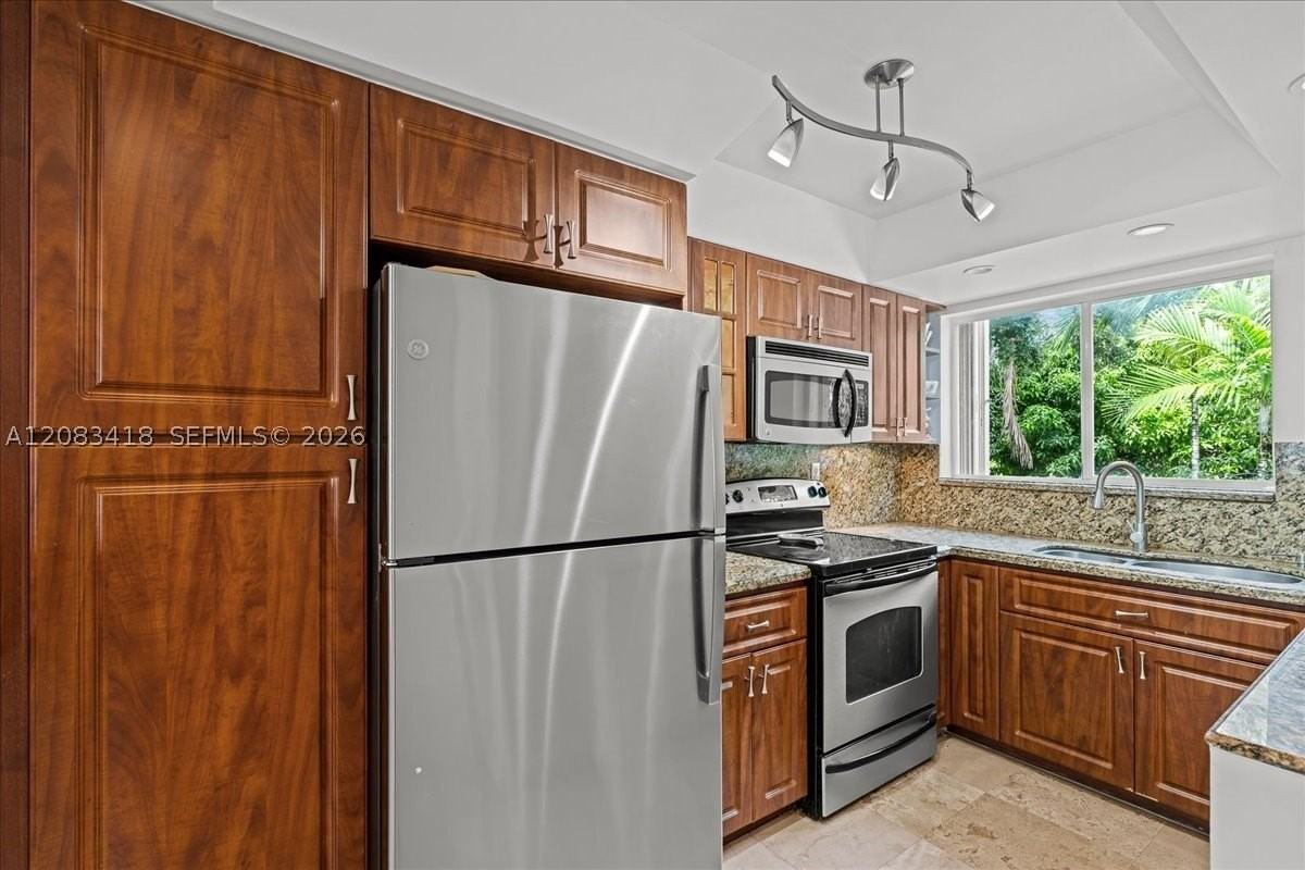 1914 Sw 17th Ave #24 - Photo 5 of 22