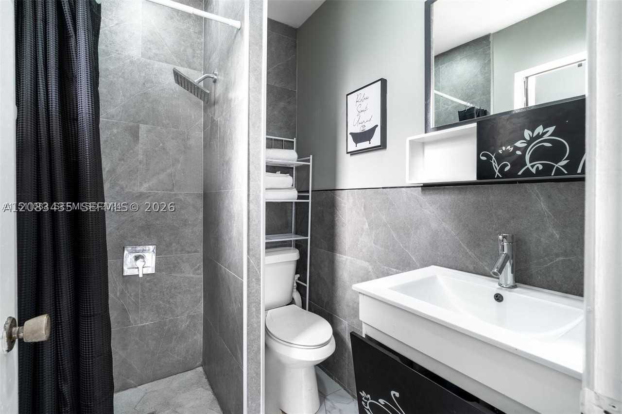 641 Nw 198th St #1 - Photo 4 of 4