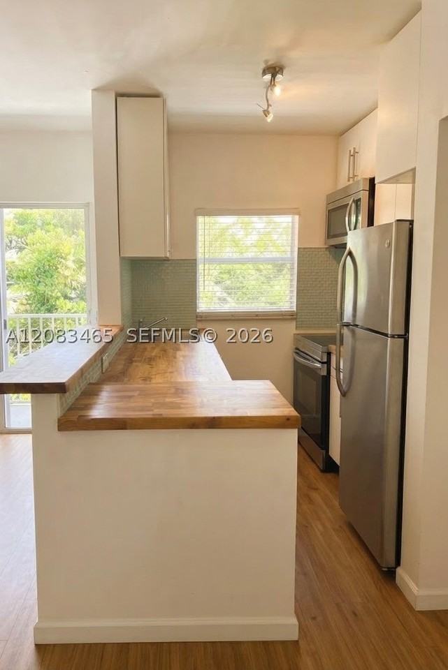 648 Ne 80th St #10 - Photo 2 of 17