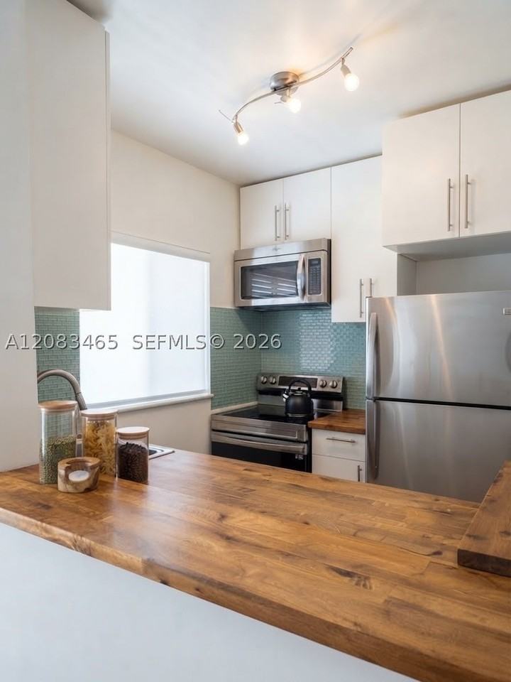 648 Ne 80th St #10 - Photo 3 of 17
