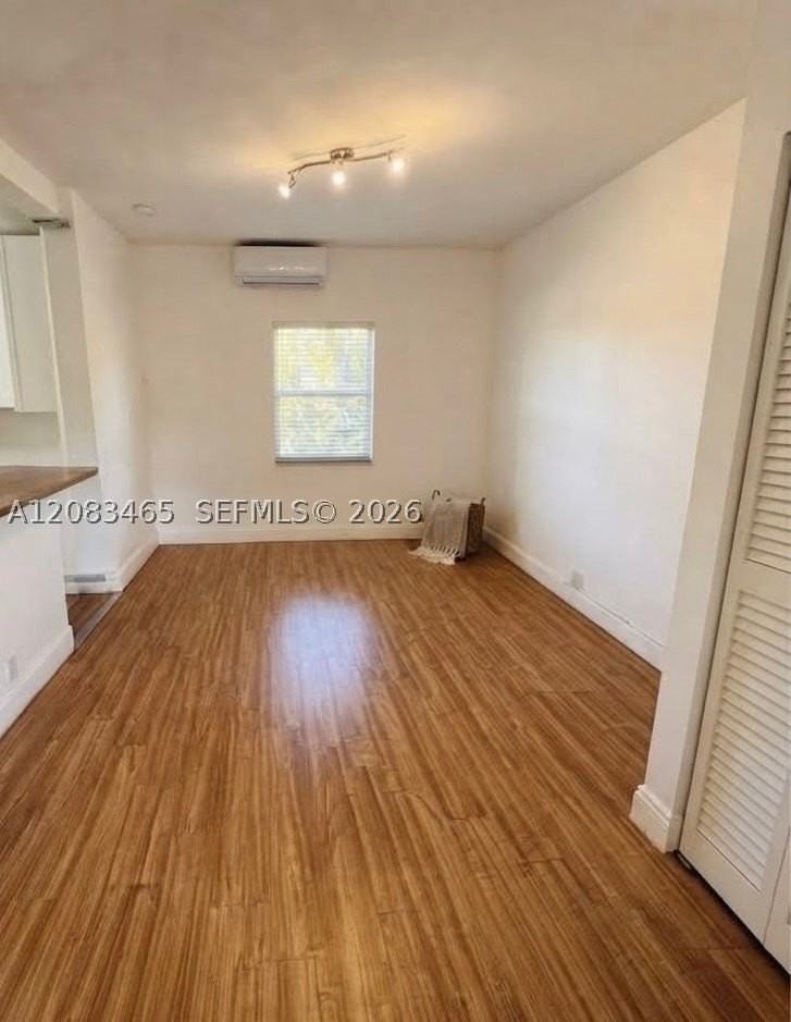 648 Ne 80th St #10 - Photo 5 of 17
