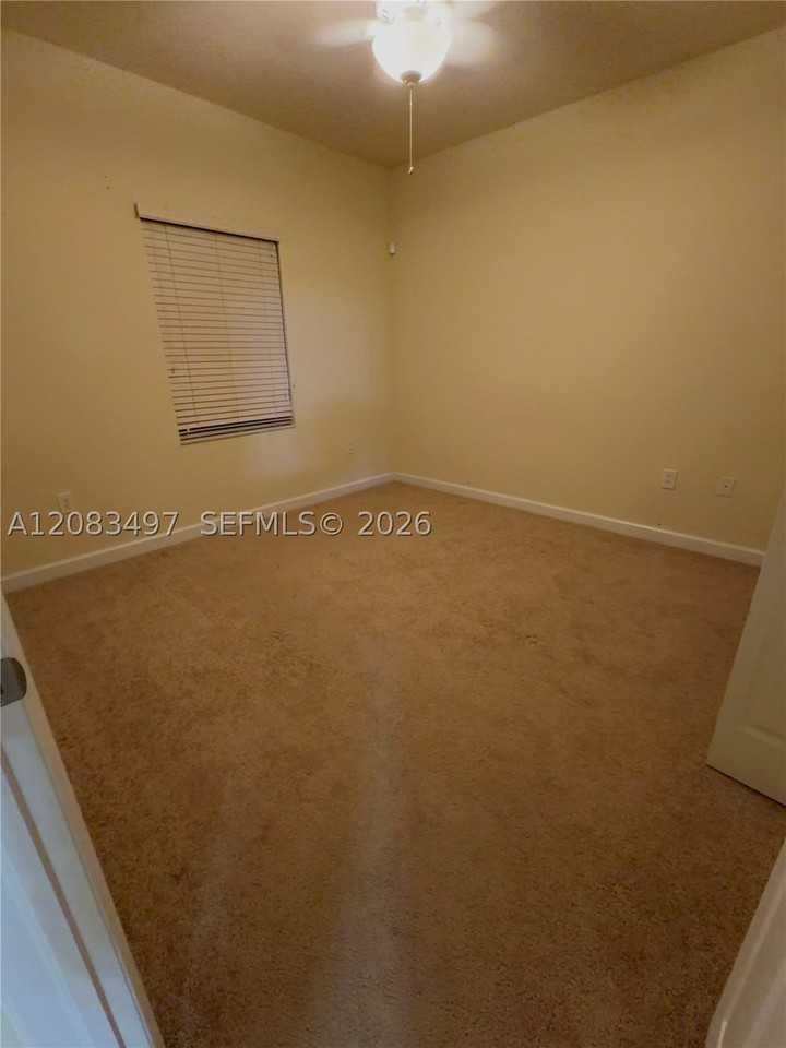 140 Ne 28th Ter #1 - Photo 6 of 30