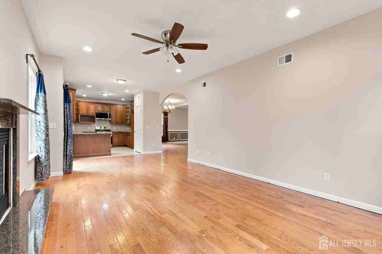 39 Hamilton Ave - Photo 7 of 31