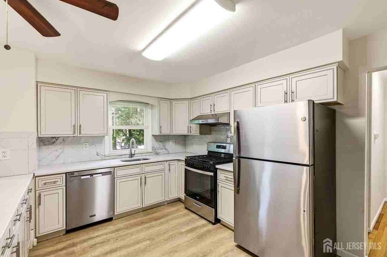 320 Suttons Ln - Photo 4 of 26
