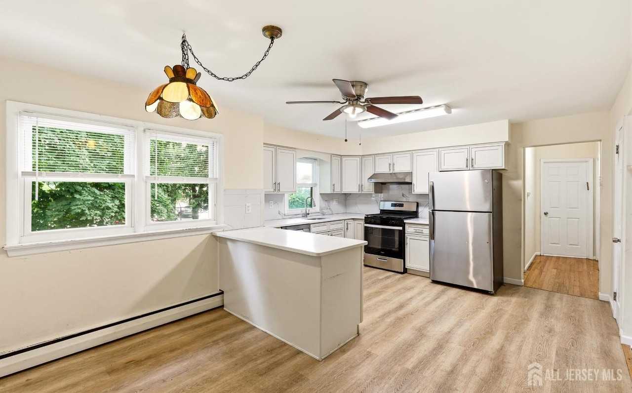 320 Suttons Ln - Photo 6 of 26
