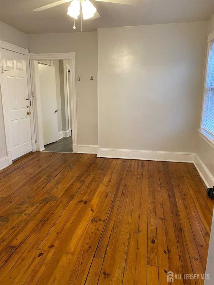 237 Montgomery St #2 - Photo 4 of 12